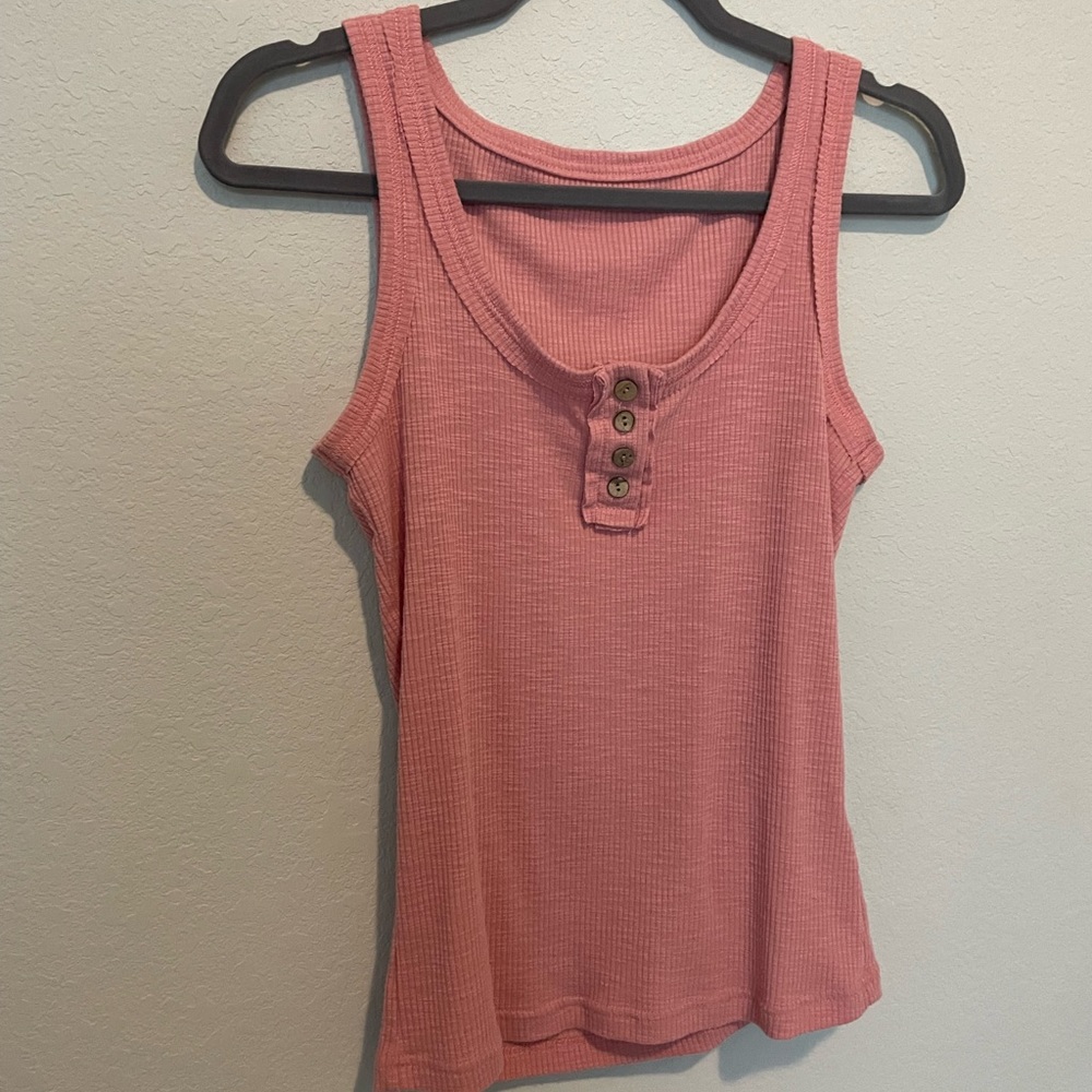 Button Detail Tank - Picture 5 of 6